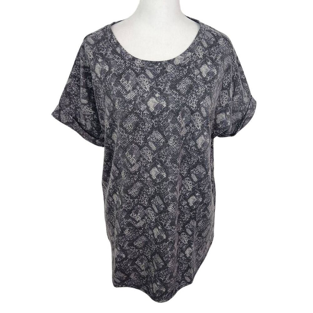 New Directions Gray Snakeskin Print Short Sleeve Top Size Medium NWT Casual Tee